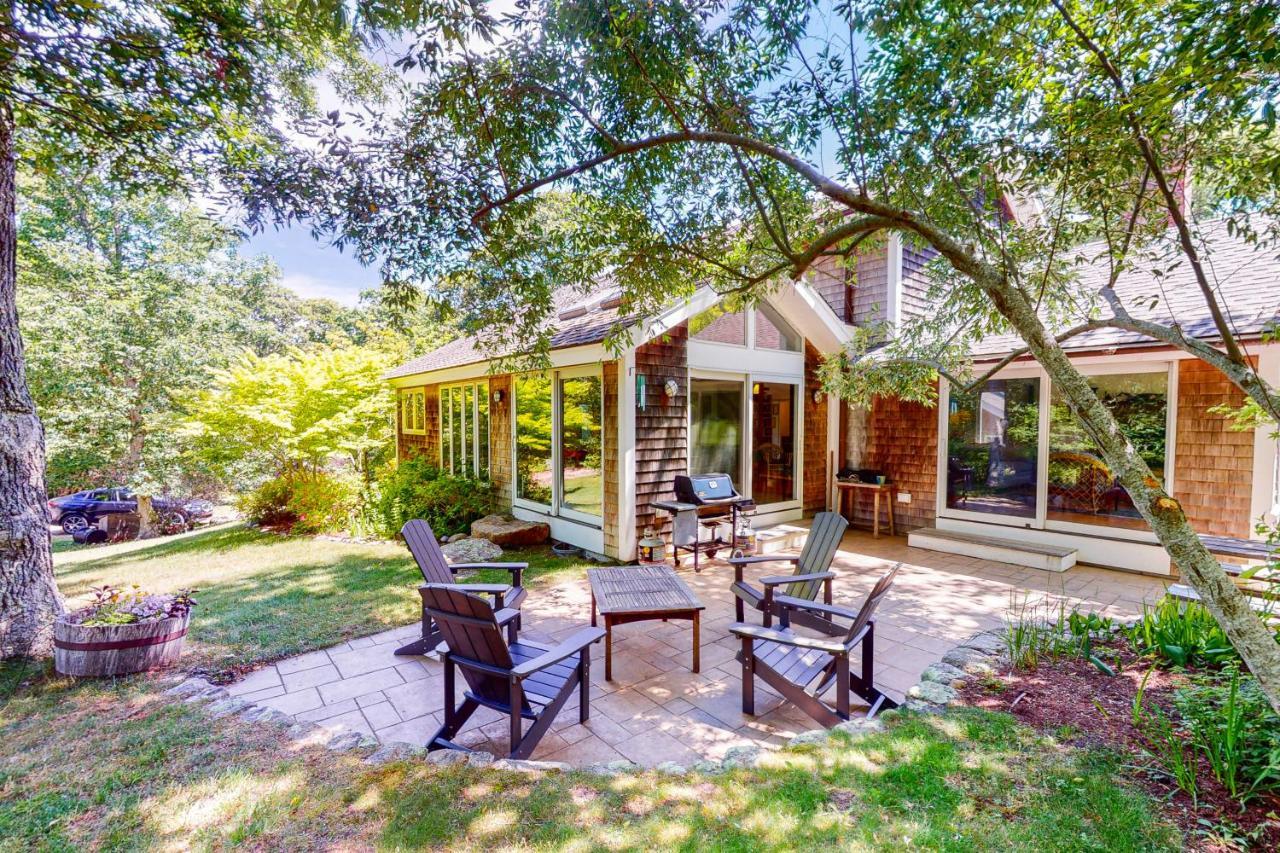 Hillside Oak Villa Chilmark Exterior photo